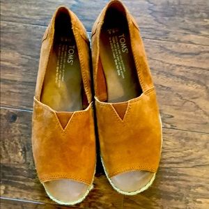 Toms Open Toe Flats
